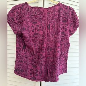 Anthropologie Pilcro split neck T shirt women’s XS (magenta/pink/purple)